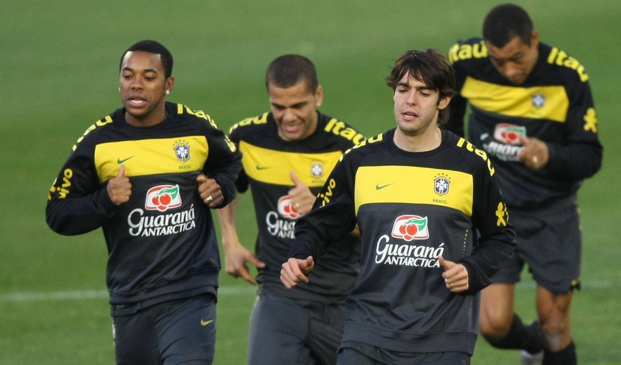 Ce a spus selecționerul Braziliei despre violatorii condamnați Dani Alves și Robinho_5