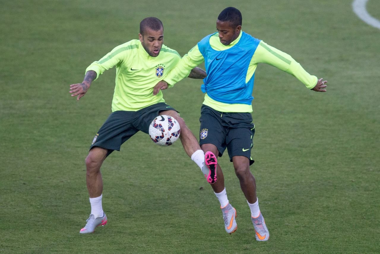 Ce a spus selecționerul Braziliei despre violatorii condamnați Dani Alves și Robinho_9