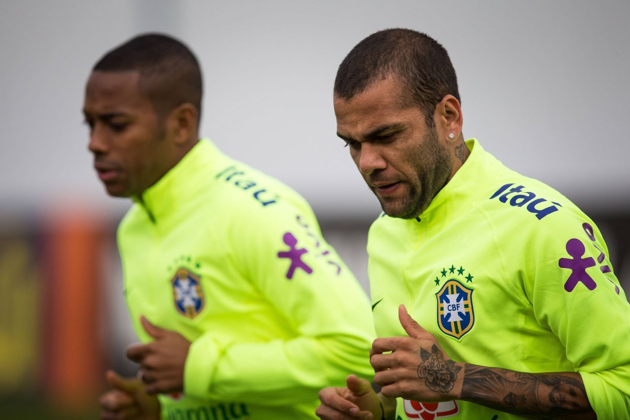 Ce a spus selecționerul Braziliei despre violatorii condamnați Dani Alves și Robinho_10