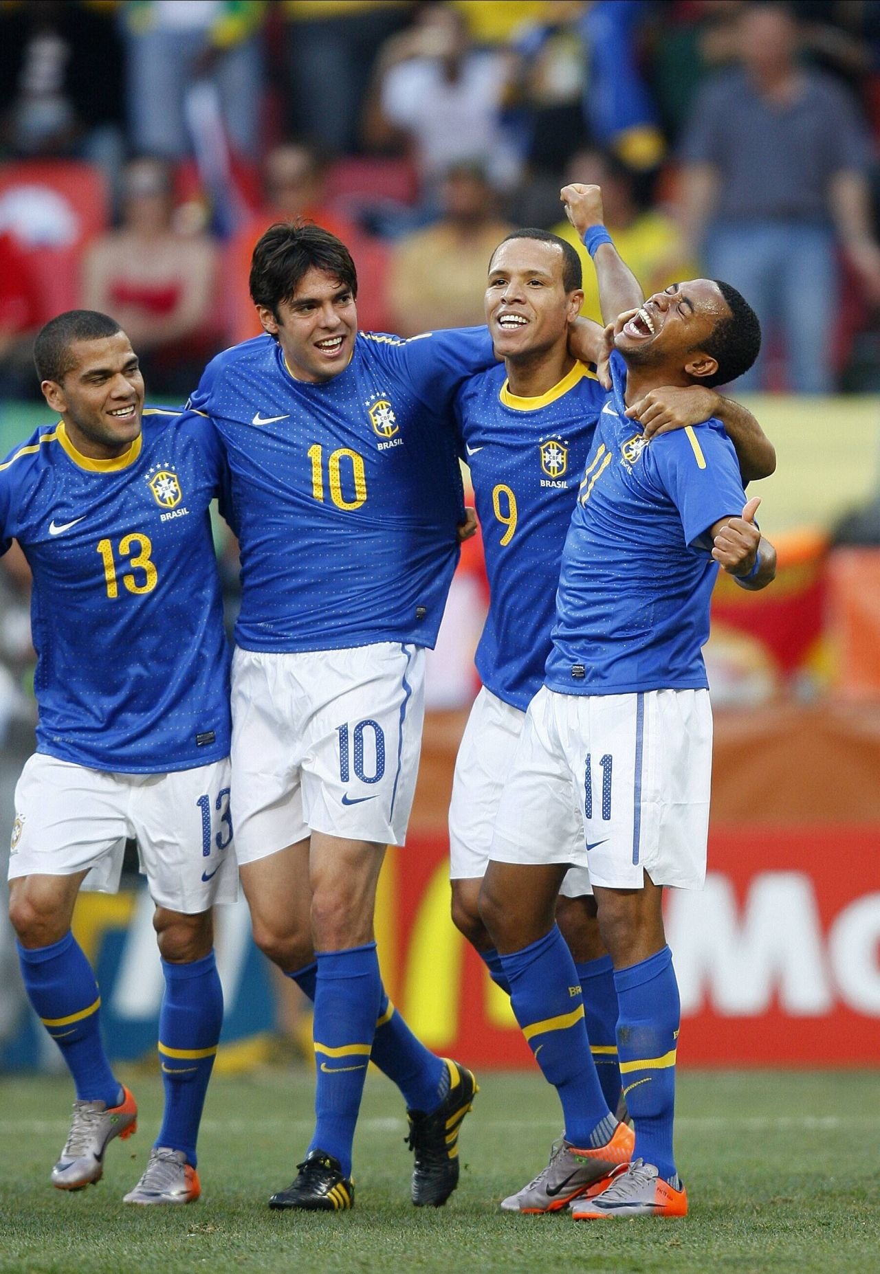 Ce a spus selecționerul Braziliei despre violatorii condamnați Dani Alves și Robinho_13