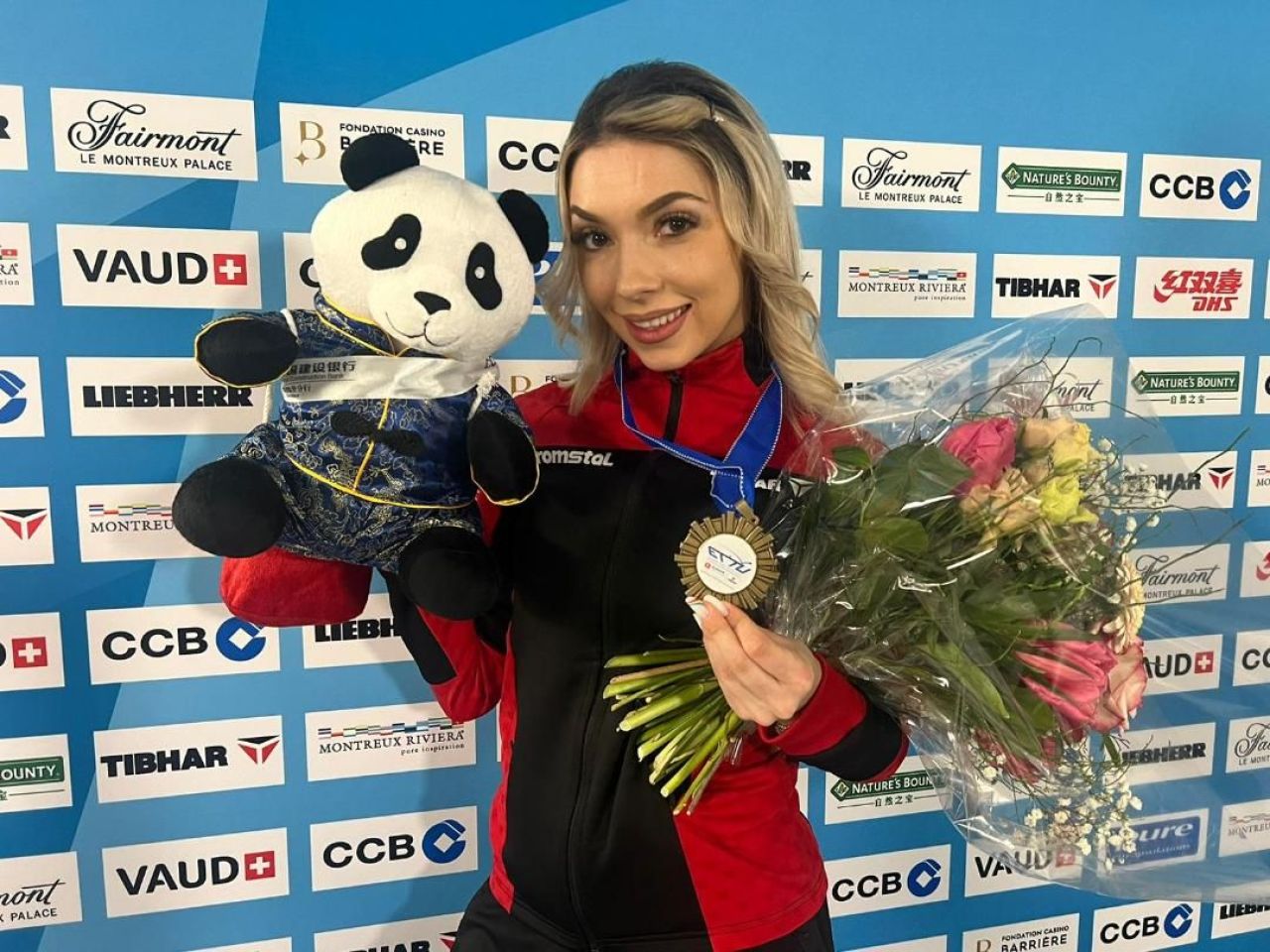 Bernadette Szocs trage tare pentru România! Dovada că jucătoarea de tenis de masă are 'agenda' făcută_105