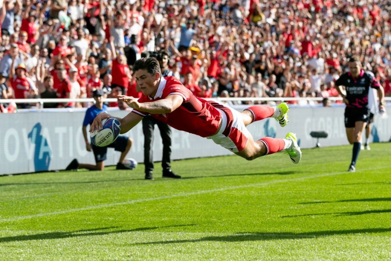 Un star din rugby, aproape să ajungă la campioana din fotbalul american! _1
