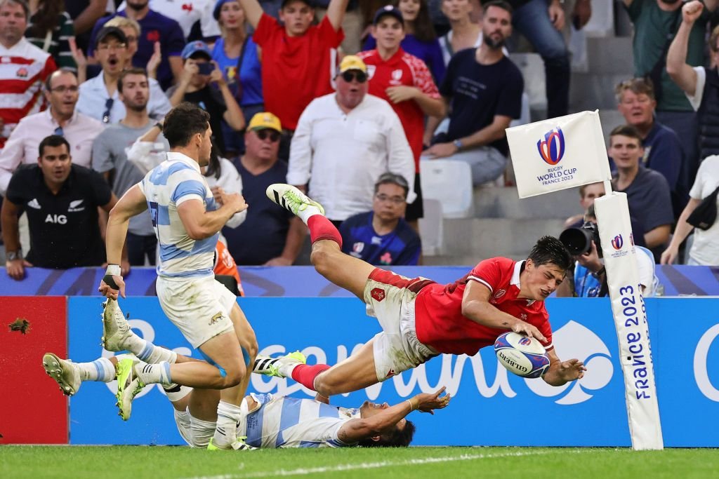 Un star din rugby, aproape să ajungă la campioana din fotbalul american! _6