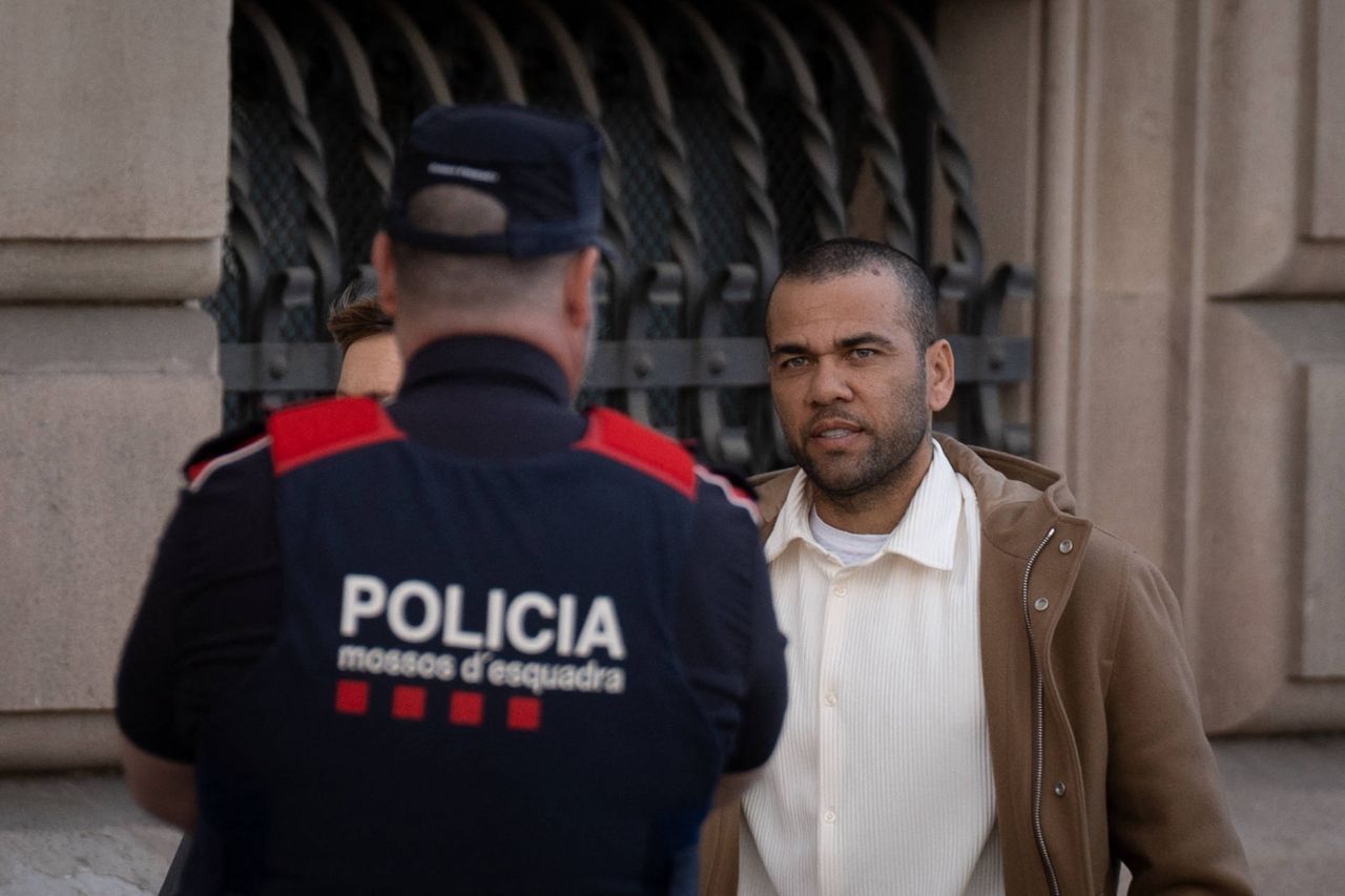 Cum a fost surprins Dani Alves la trei zile după ce a ieșit din închisoare: ”Ai destui bani încât să violezi, nu?”_6