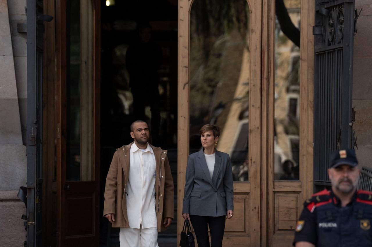 Cum a fost surprins Dani Alves la trei zile după ce a ieșit din închisoare: ”Ai destui bani încât să violezi, nu?”_9