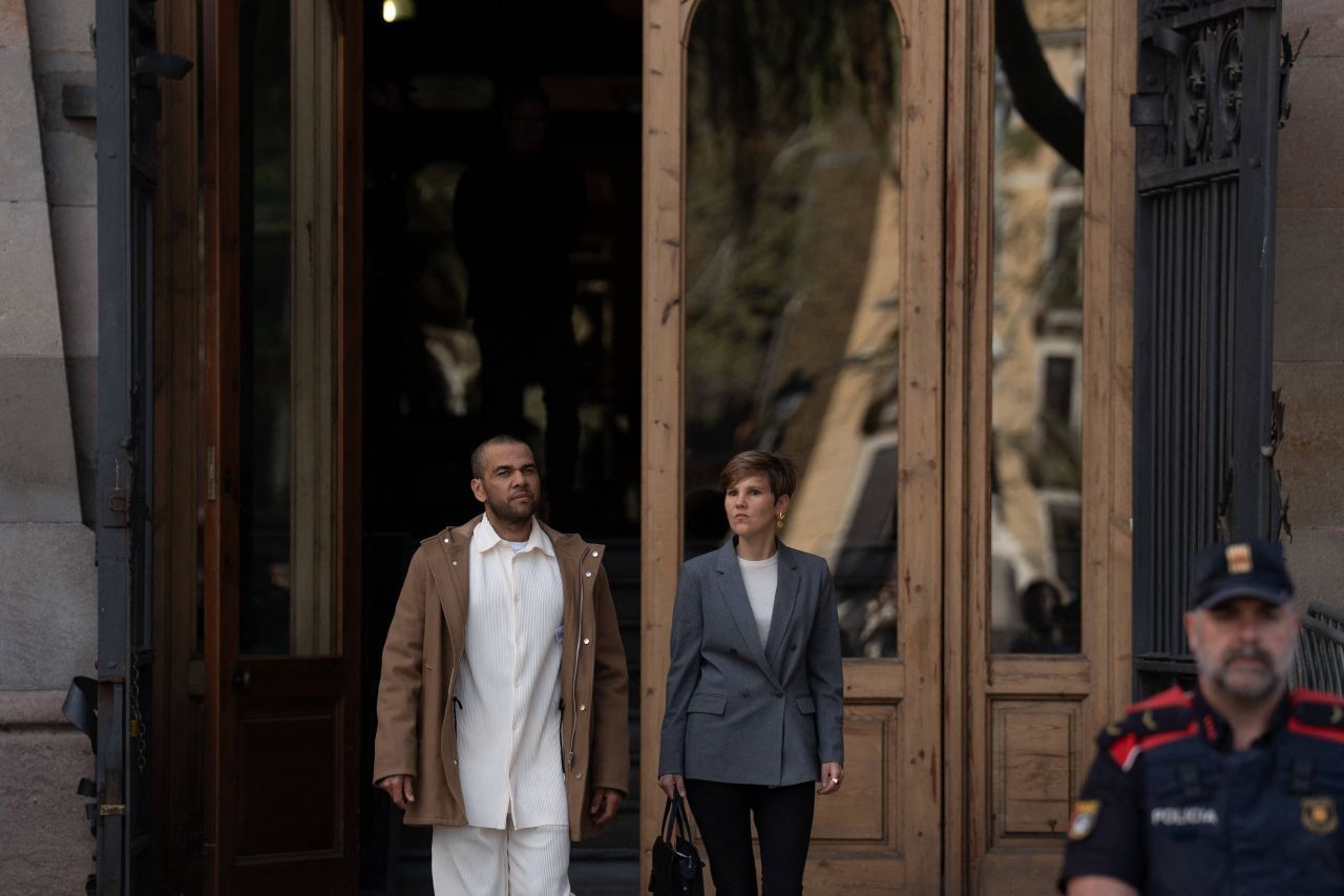 Cum a fost surprins Dani Alves la trei zile după ce a ieșit din închisoare: ”Ai destui bani încât să violezi, nu?”_9