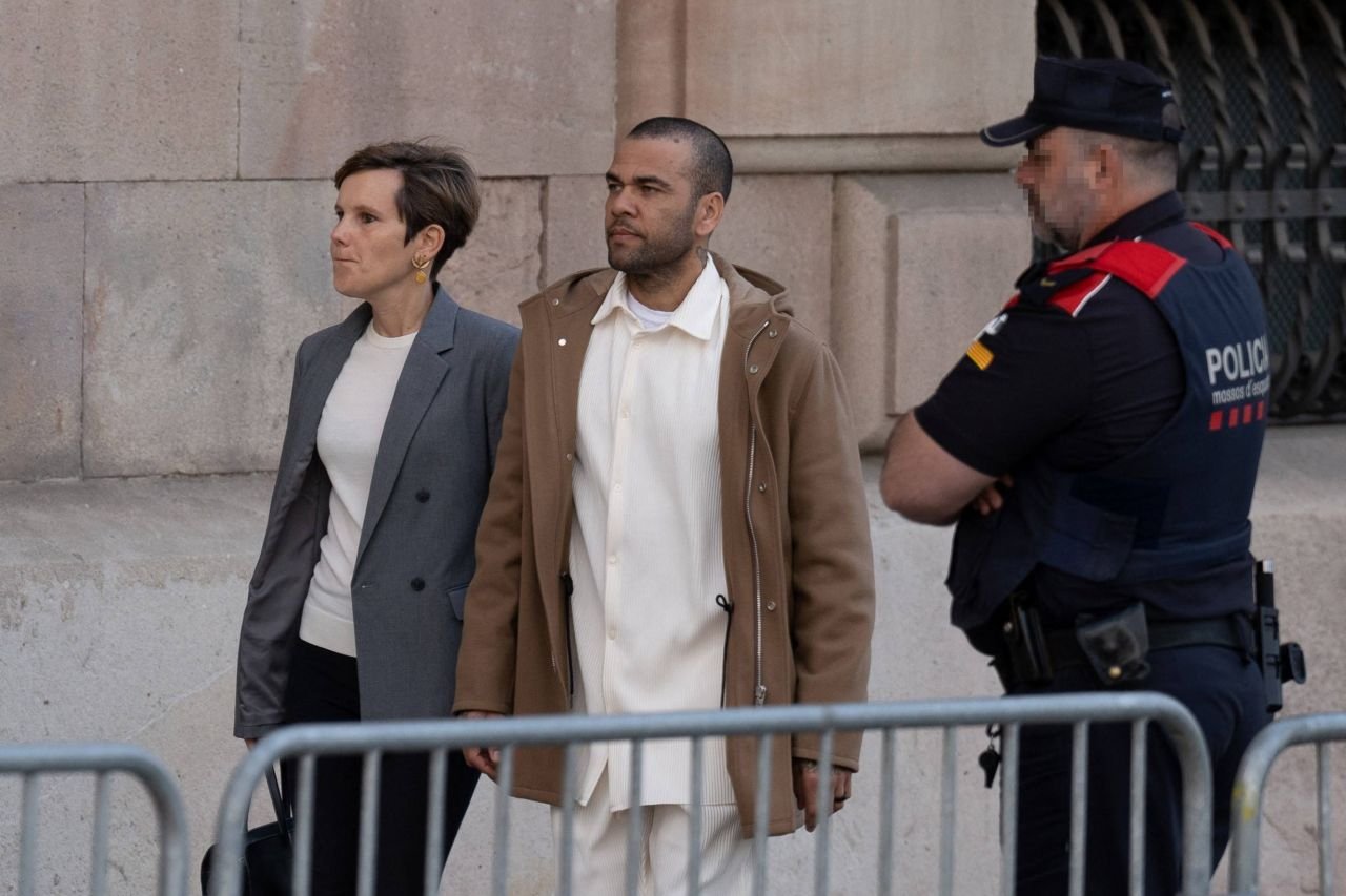Cum a fost surprins Dani Alves la trei zile după ce a ieșit din închisoare: ”Ai destui bani încât să violezi, nu?”_10