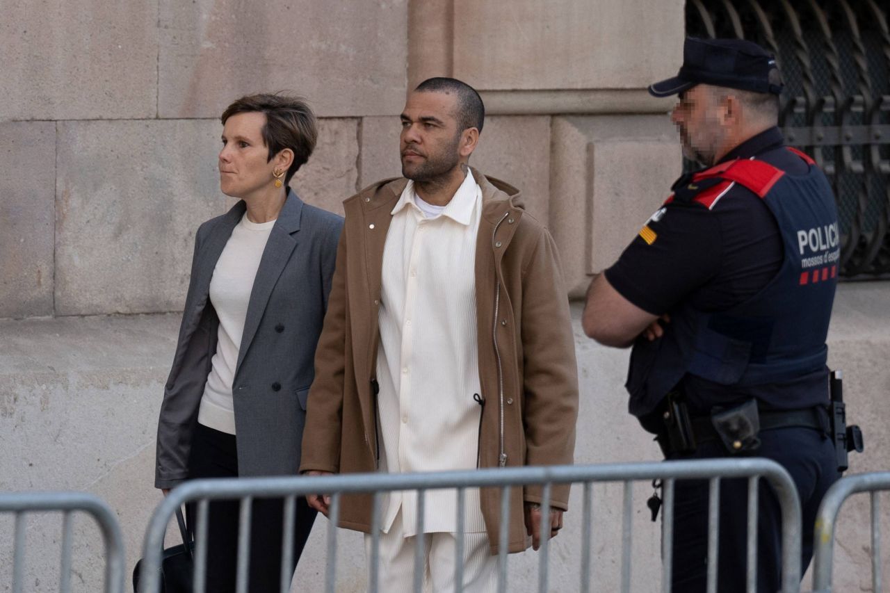 Cum a fost surprins Dani Alves la trei zile după ce a ieșit din închisoare: ”Ai destui bani încât să violezi, nu?”_10