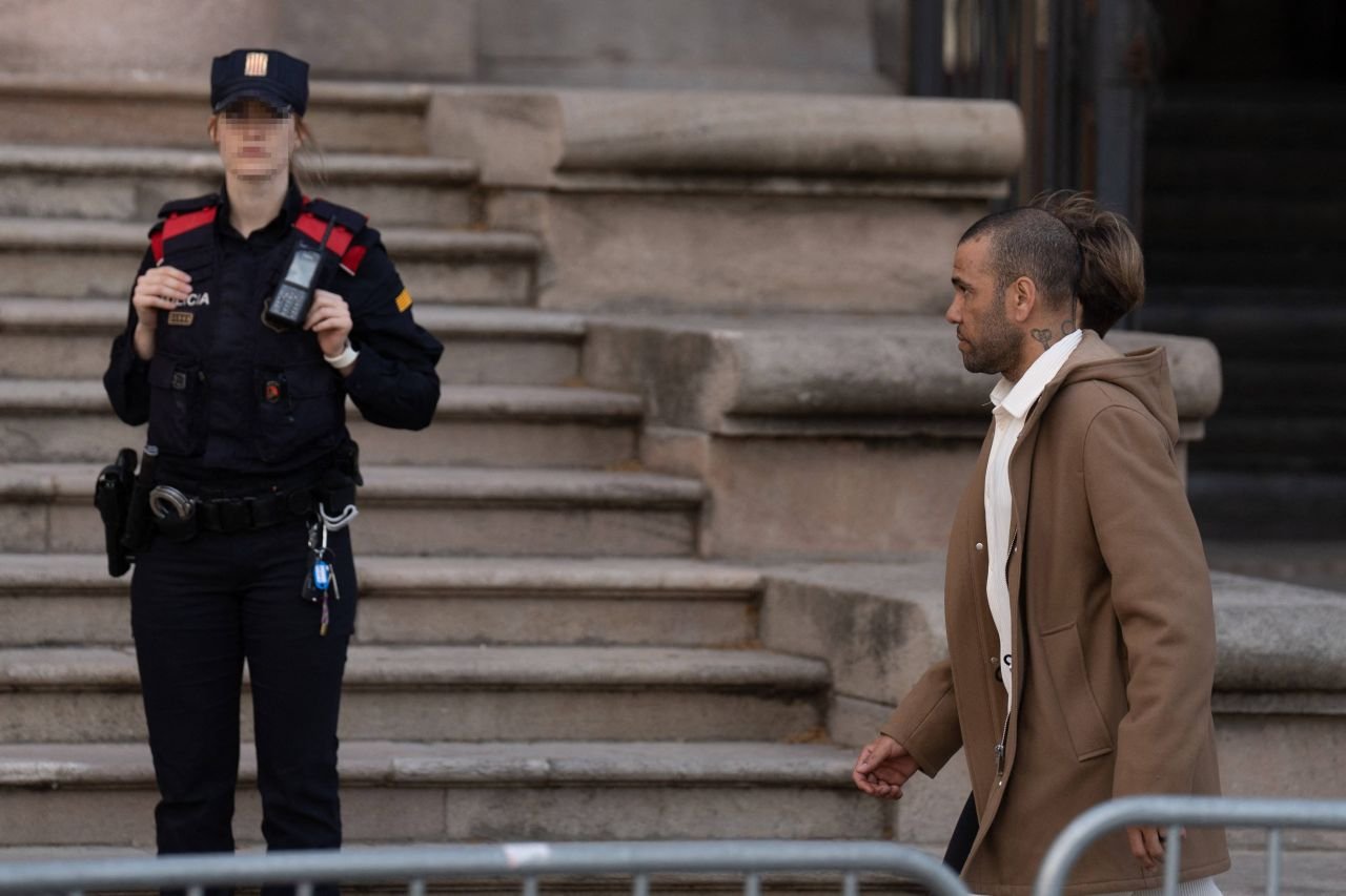 Cum a fost surprins Dani Alves la trei zile după ce a ieșit din închisoare: ”Ai destui bani încât să violezi, nu?”_11