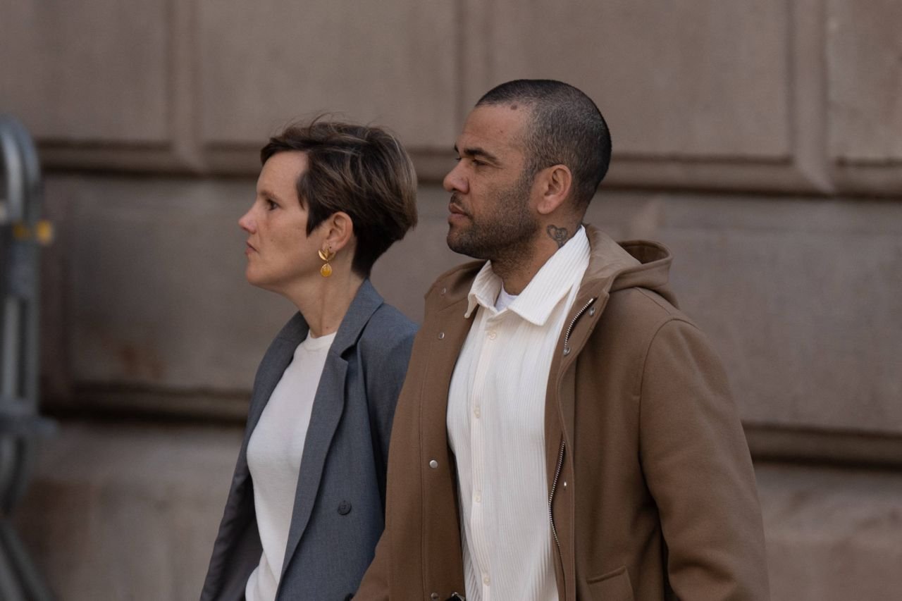 Cum a fost surprins Dani Alves la trei zile după ce a ieșit din închisoare: ”Ai destui bani încât să violezi, nu?”_16