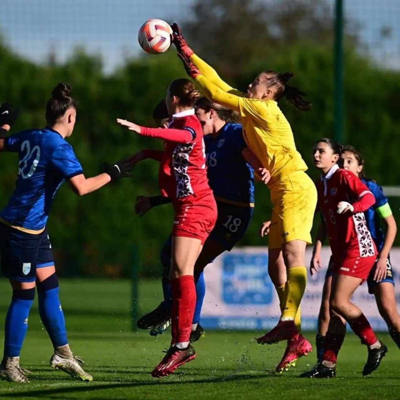 La 15 ani s-a apucat de fotbal, la 17 ani a debutat la naționala mare a Moldovei! ”Atunci am încercat în glumă”_4