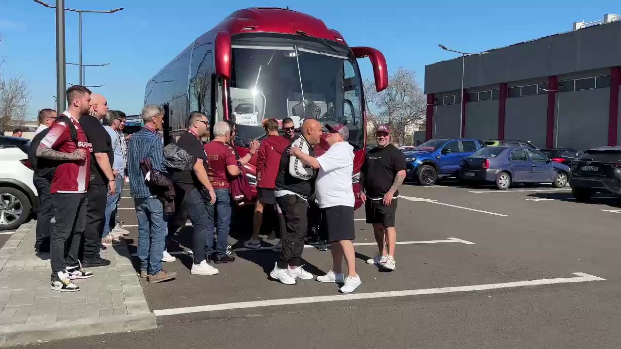 Cum a fost surprins Dan Șucu alături de fanii rapidiști, înainte să facă deplasarea la Craiova_6