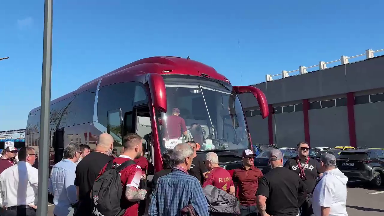 Cum a fost surprins Dan Șucu alături de fanii rapidiști, înainte să facă deplasarea la Craiova_9