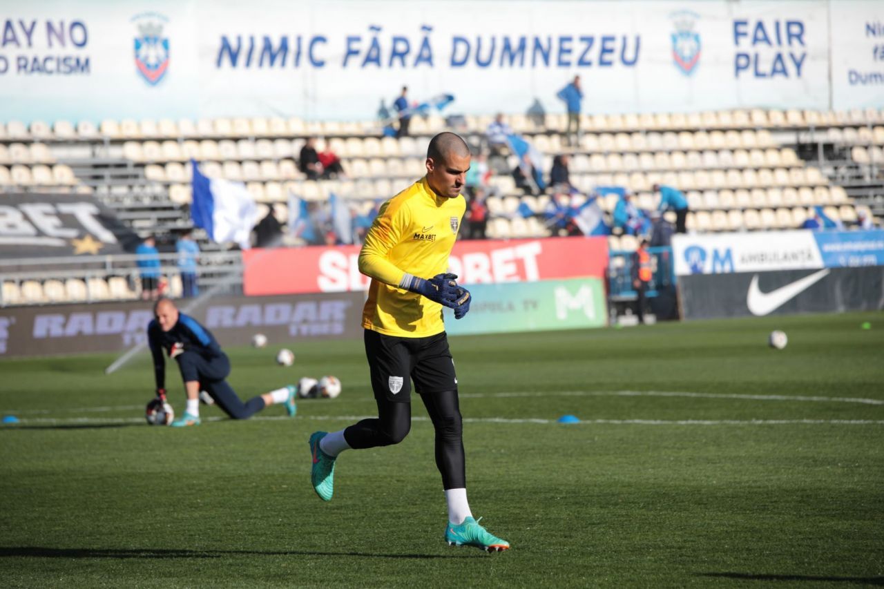 FCSB a ratat transferul unui portar atipic! Jucătorul are două facultați și ascultă muzica rock_3