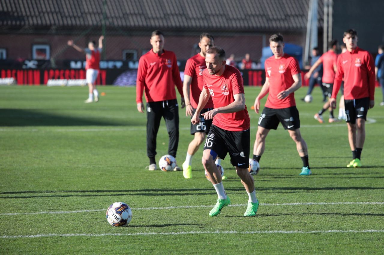 Povestea fotbalistului-revelaţie din Superligă. Îi plac Cristiano Ronaldo și Kyrgios, merge cu fetița la balet și e as în grătare_17