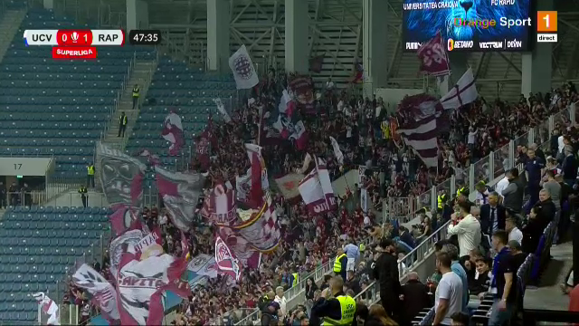 Dan Șucu și-a strâns fularul la gât și a urmărit Craiova - Rapid alături de fani! Cum a fost surprins în peluză_4