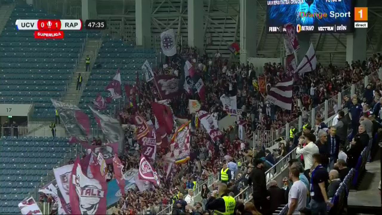 Dan Șucu și-a strâns fularul la gât și a urmărit Craiova - Rapid alături de fani! Cum a fost surprins în peluză_6