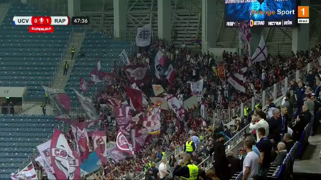 Dan Șucu și-a strâns fularul la gât și a urmărit Craiova - Rapid alături de fani! Cum a fost surprins în peluză_7