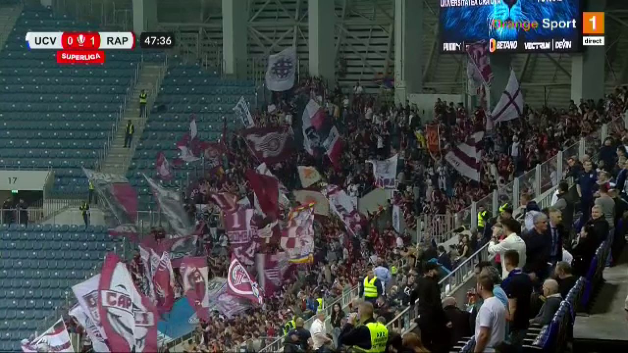 Dan Șucu și-a strâns fularul la gât și a urmărit Craiova - Rapid alături de fani! Cum a fost surprins în peluză_7