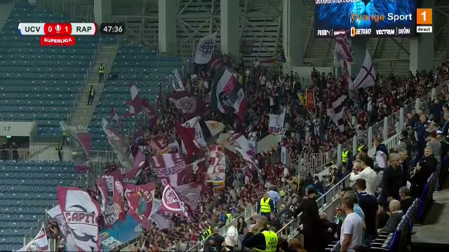 Dan Șucu și-a strâns fularul la gât și a urmărit Craiova - Rapid alături de fani! Cum a fost surprins în peluză_8