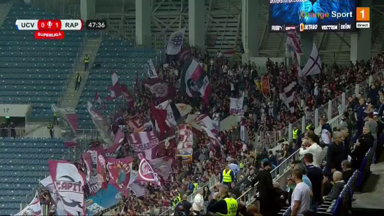 Dan Șucu și-a strâns fularul la gât și a urmărit Craiova - Rapid alături de fani! Cum a fost surprins în peluză_8