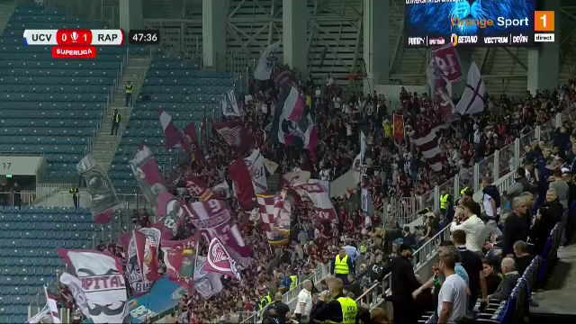 Dan Șucu și-a strâns fularul la gât și a urmărit Craiova - Rapid alături de fani! Cum a fost surprins în peluză_9
