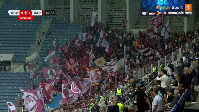 Dan Șucu și-a strâns fularul la gât și a urmărit Craiova - Rapid alături de fani! Cum a fost surprins în peluză_11