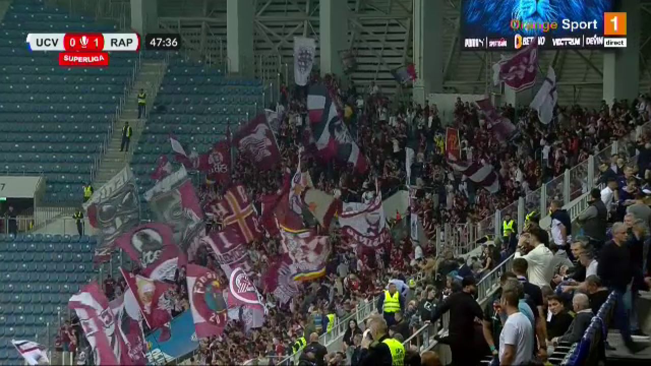Dan Șucu și-a strâns fularul la gât și a urmărit Craiova - Rapid alături de fani! Cum a fost surprins în peluză_12