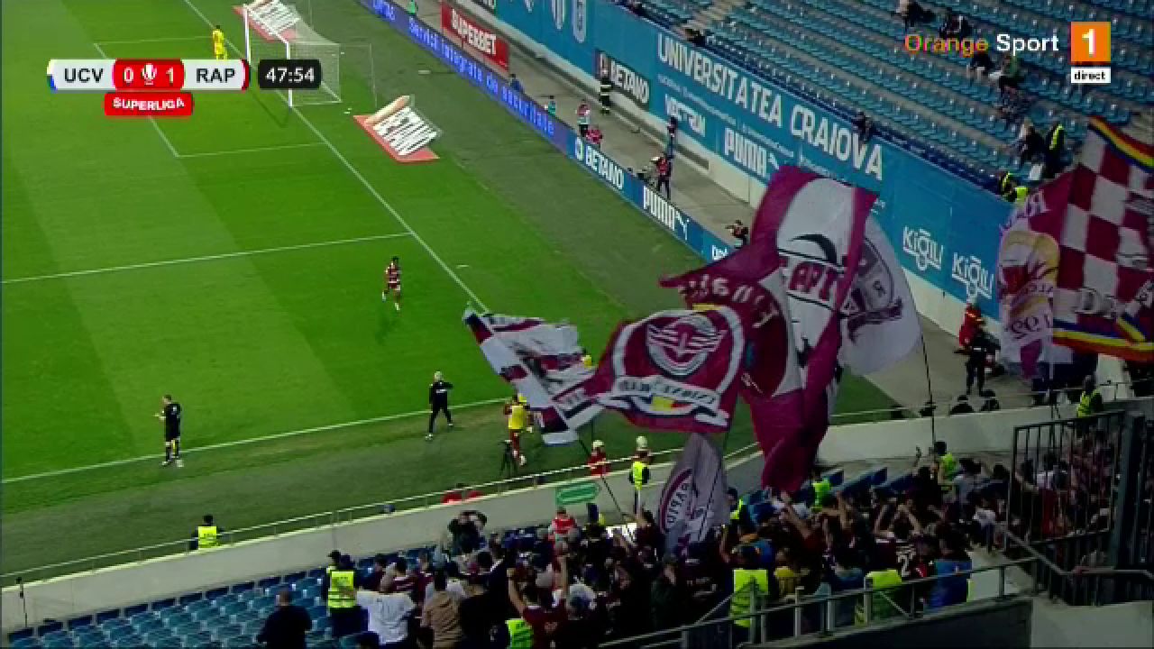 Dan Șucu și-a strâns fularul la gât și a urmărit Craiova - Rapid alături de fani! Cum a fost surprins în peluză_13