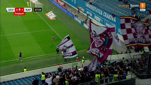 Dan Șucu și-a strâns fularul la gât și a urmărit Craiova - Rapid alături de fani! Cum a fost surprins în peluză_15