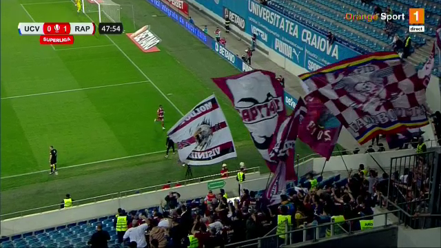 Dan Șucu și-a strâns fularul la gât și a urmărit Craiova - Rapid alături de fani! Cum a fost surprins în peluză_17