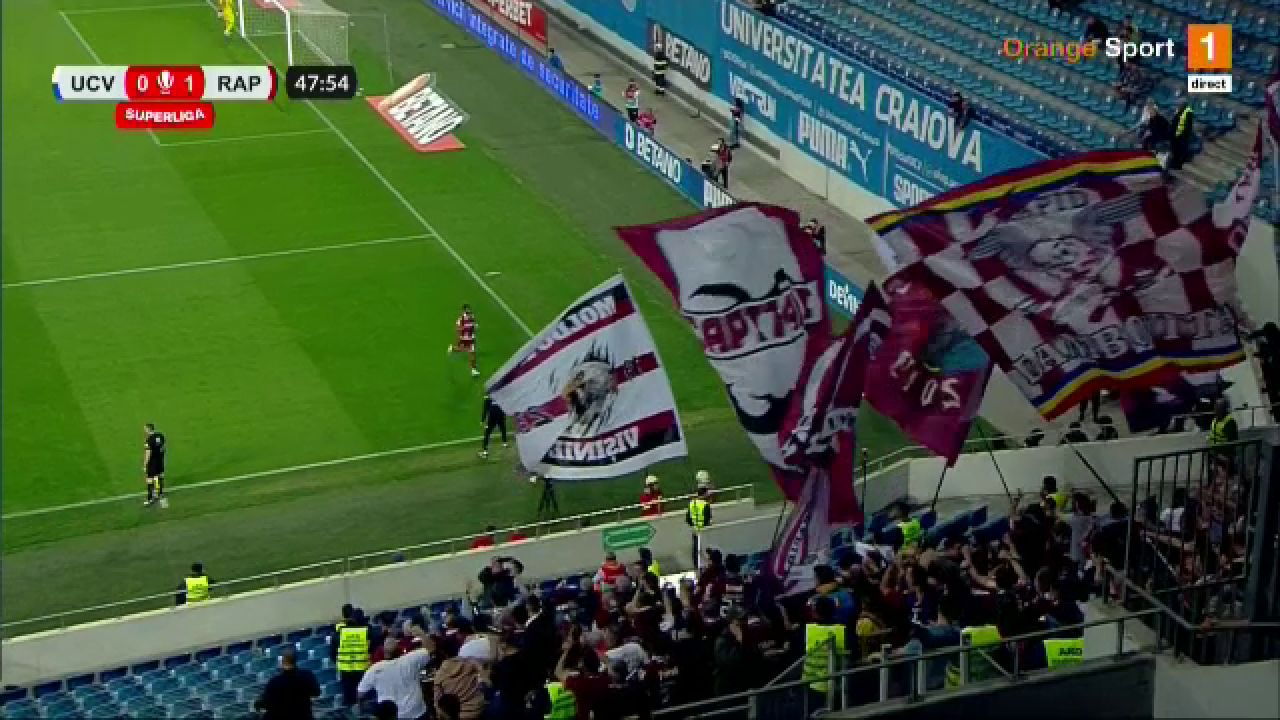 Dan Șucu și-a strâns fularul la gât și a urmărit Craiova - Rapid alături de fani! Cum a fost surprins în peluză_17