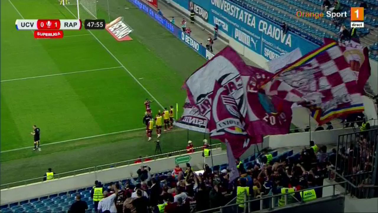 Dan Șucu și-a strâns fularul la gât și a urmărit Craiova - Rapid alături de fani! Cum a fost surprins în peluză_20