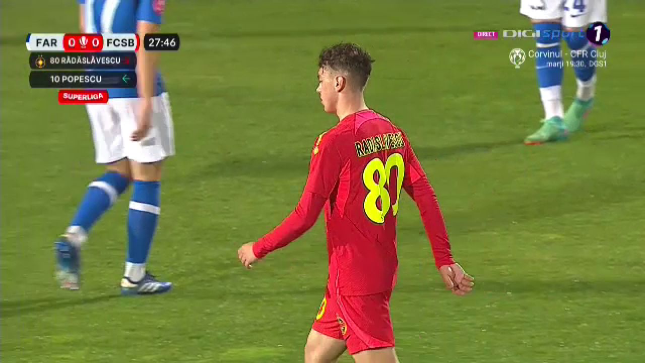 Schimbare la FCSB în minutul 28! Fotbalistul s-a dus în trombă la vestiare_3