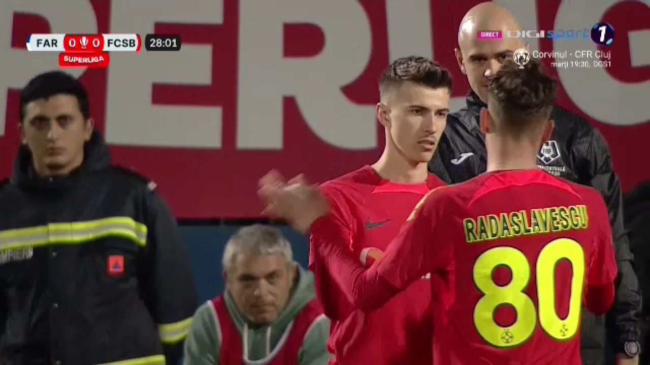 Schimbare la FCSB în minutul 28! Fotbalistul s-a dus în trombă la vestiare_6