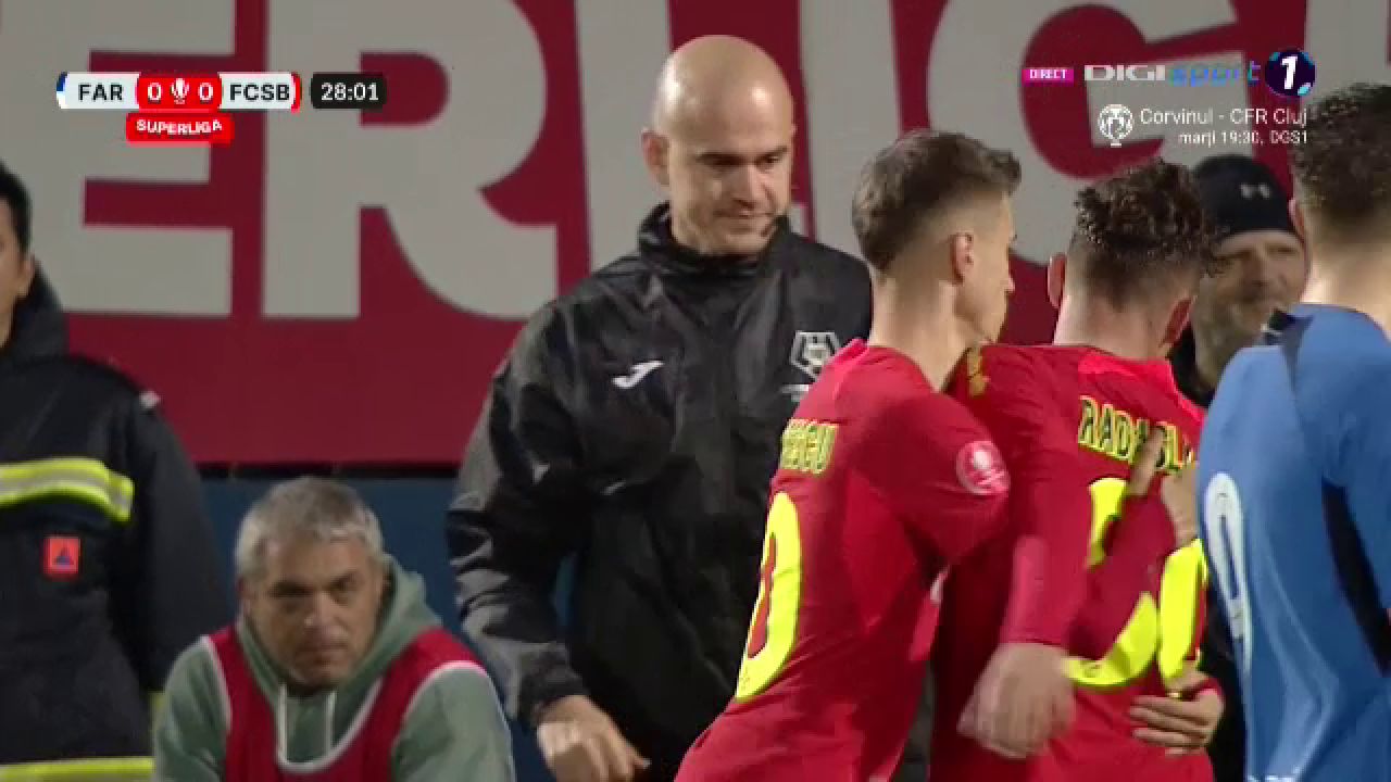 Schimbare la FCSB în minutul 28! Fotbalistul s-a dus în trombă la vestiare_7