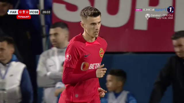 Schimbare la FCSB în minutul 28! Fotbalistul s-a dus în trombă la vestiare_8