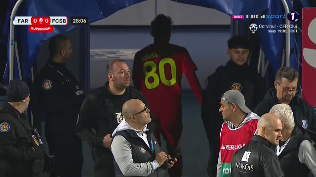 Schimbare la FCSB &icirc;n minutul 28! Fotbalistul s-a dus &icirc;n trombă la vestiare
