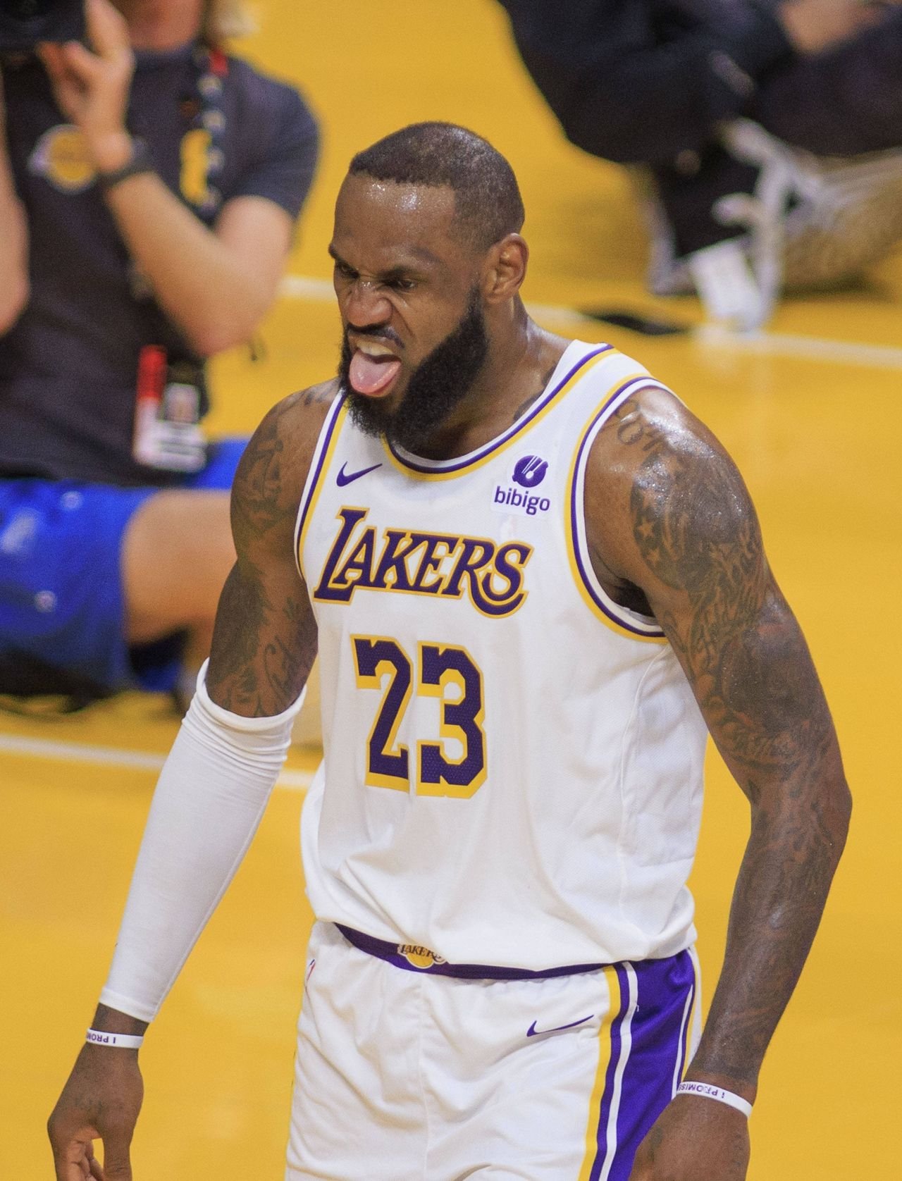 LeBron James dezlănțuit! Încă un record și 40 de puncte marcate la cei aproape 40 de ani în ultimul meci din NBA!_4