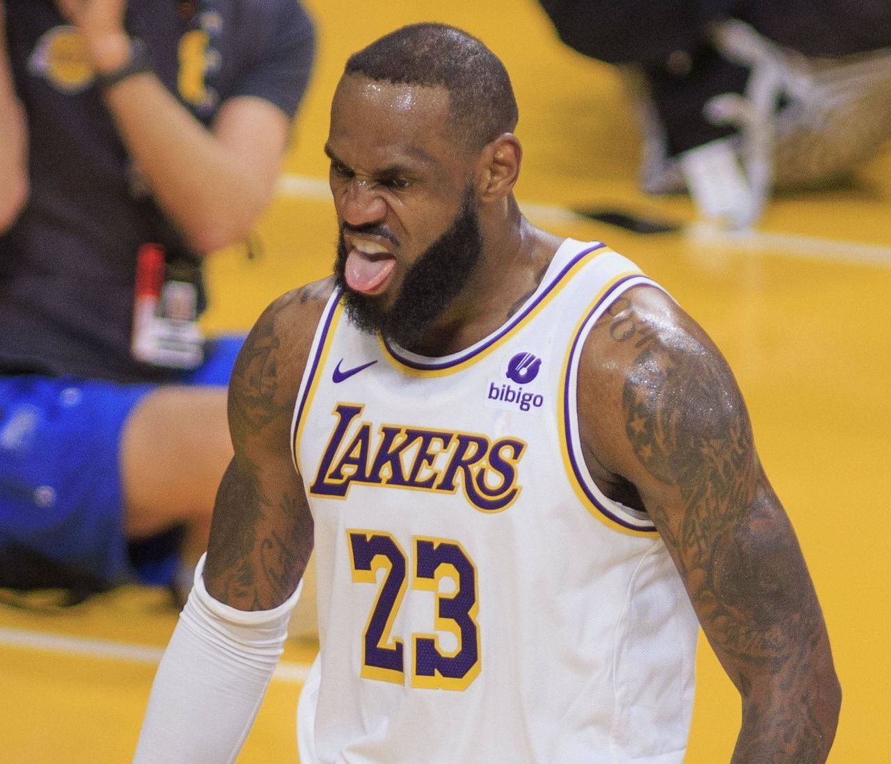 LeBron James dezlănțuit! Încă un record și 40 de puncte marcate la cei aproape 40 de ani în ultimul meci din NBA!_1