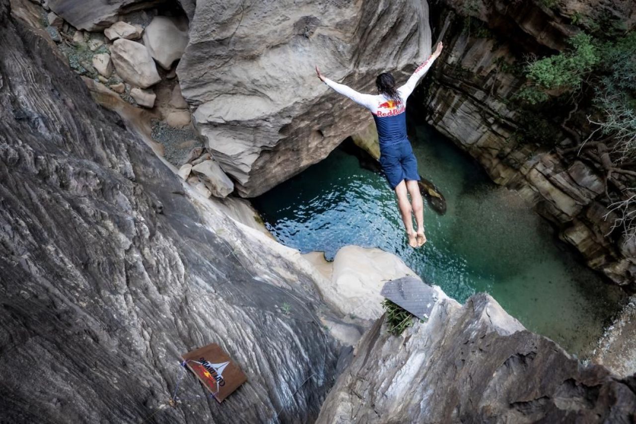 Cătălin Preda a descoperit locuri unice pentru sărituri în Arabia Saudită. Calendar 2024 Seria Mondială Red Bull Cliff Diving_1