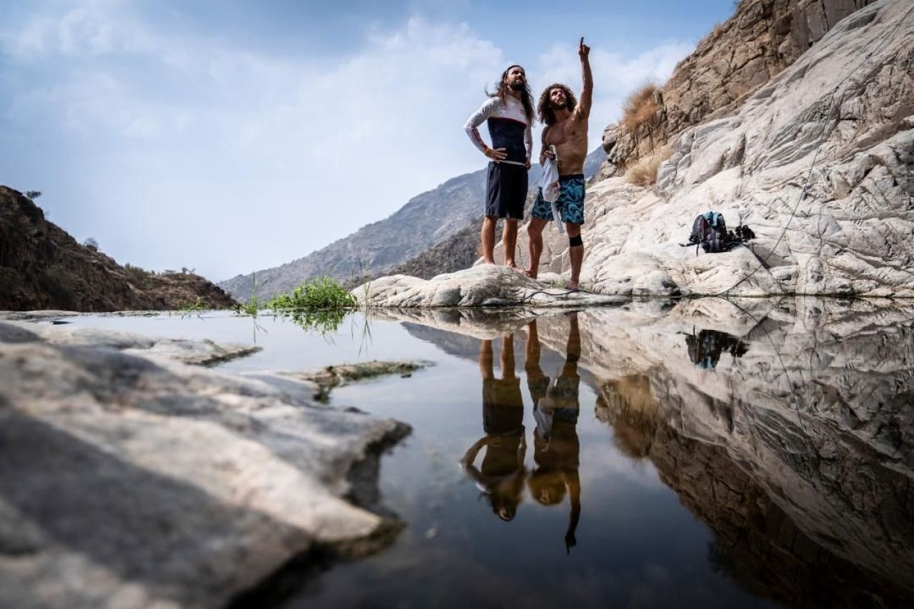 Cătălin Preda a descoperit locuri unice pentru sărituri în Arabia Saudită. Calendar 2024 Seria Mondială Red Bull Cliff Diving_3