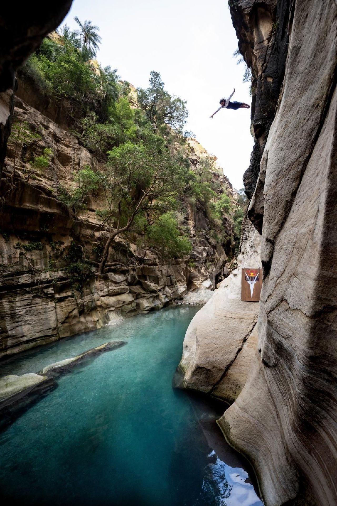 Cătălin Preda a descoperit locuri unice pentru sărituri în Arabia Saudită. Calendar 2024 Seria Mondială Red Bull Cliff Diving_4