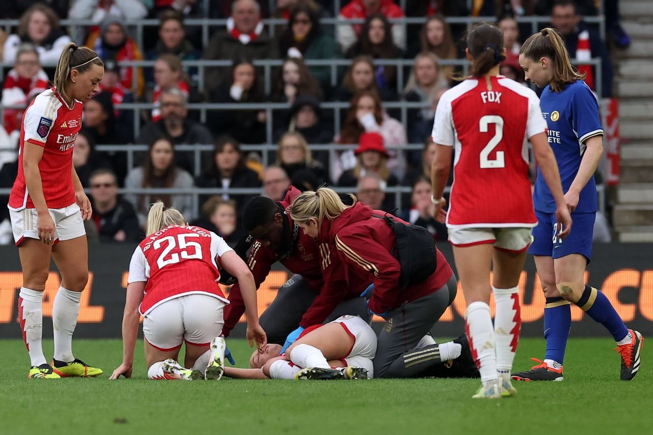 ”Cazul Christian Eriksen”, tras la indigo în fotbalul feminin! O jucătoare a lui Arsenal s-a prăbușit pe teren _2