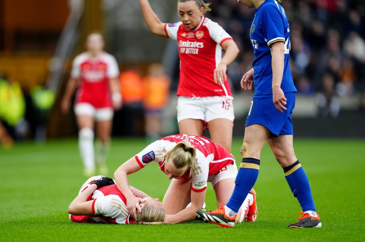 ”Cazul Christian Eriksen”, tras la indigo în fotbalul feminin! O jucătoare a lui Arsenal s-a prăbușit pe teren _4