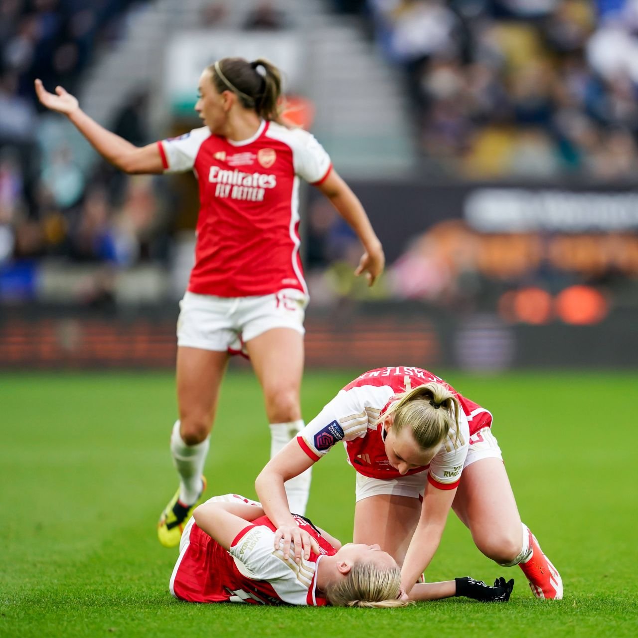 ”Cazul Christian Eriksen”, tras la indigo în fotbalul feminin! O jucătoare a lui Arsenal s-a prăbușit pe teren _17