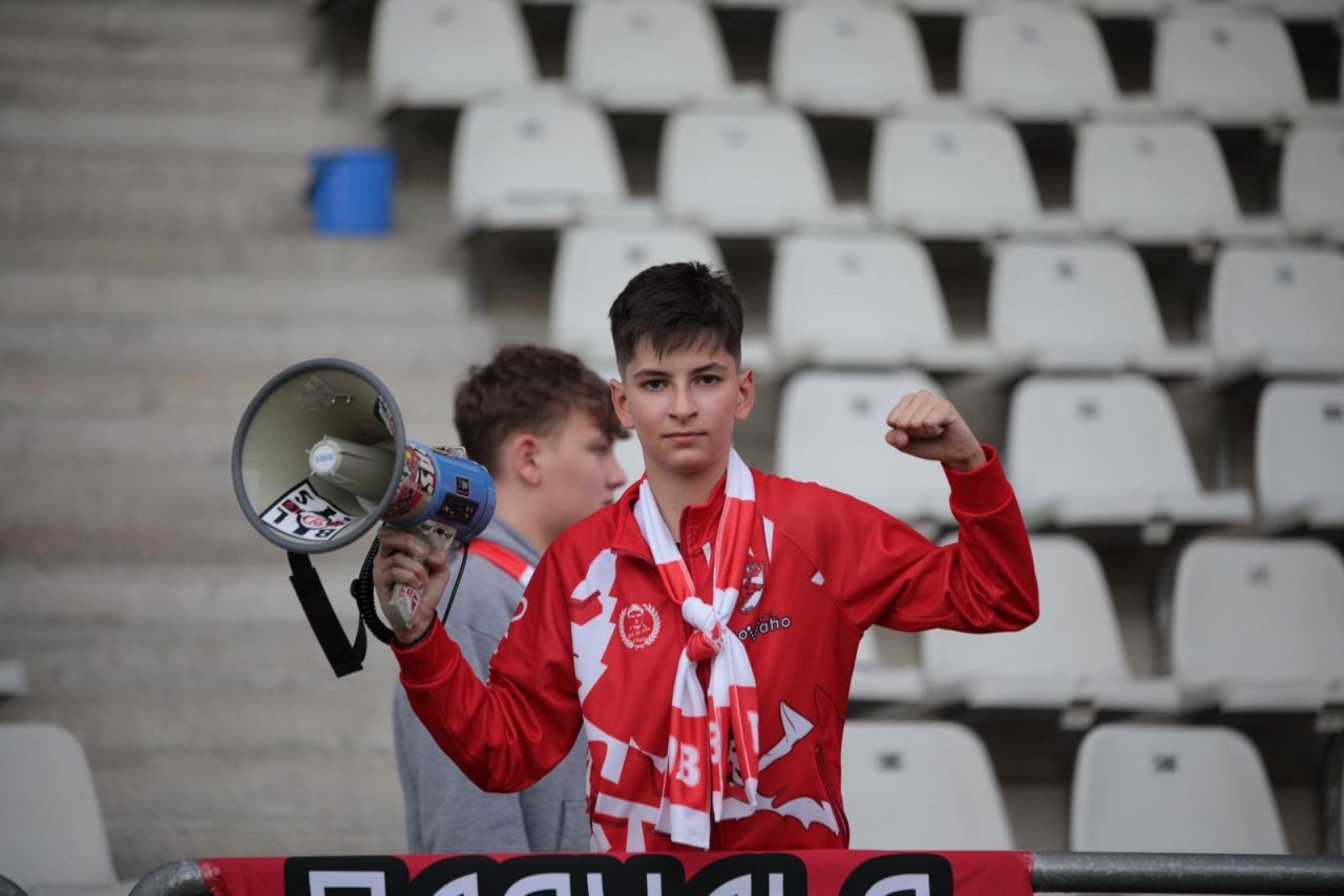 Micii fani ai lui Dinamo au luat cu asalt