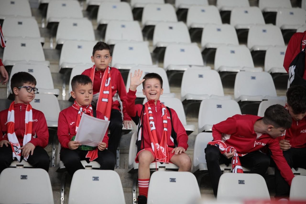 Micii fani ai lui Dinamo au luat cu asalt 