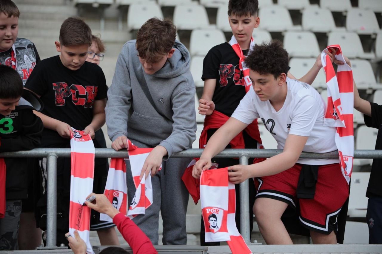 Micii fani ai lui Dinamo au luat cu asalt 