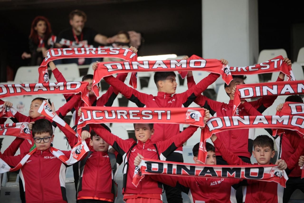Micii fani ai lui Dinamo au luat cu asalt 